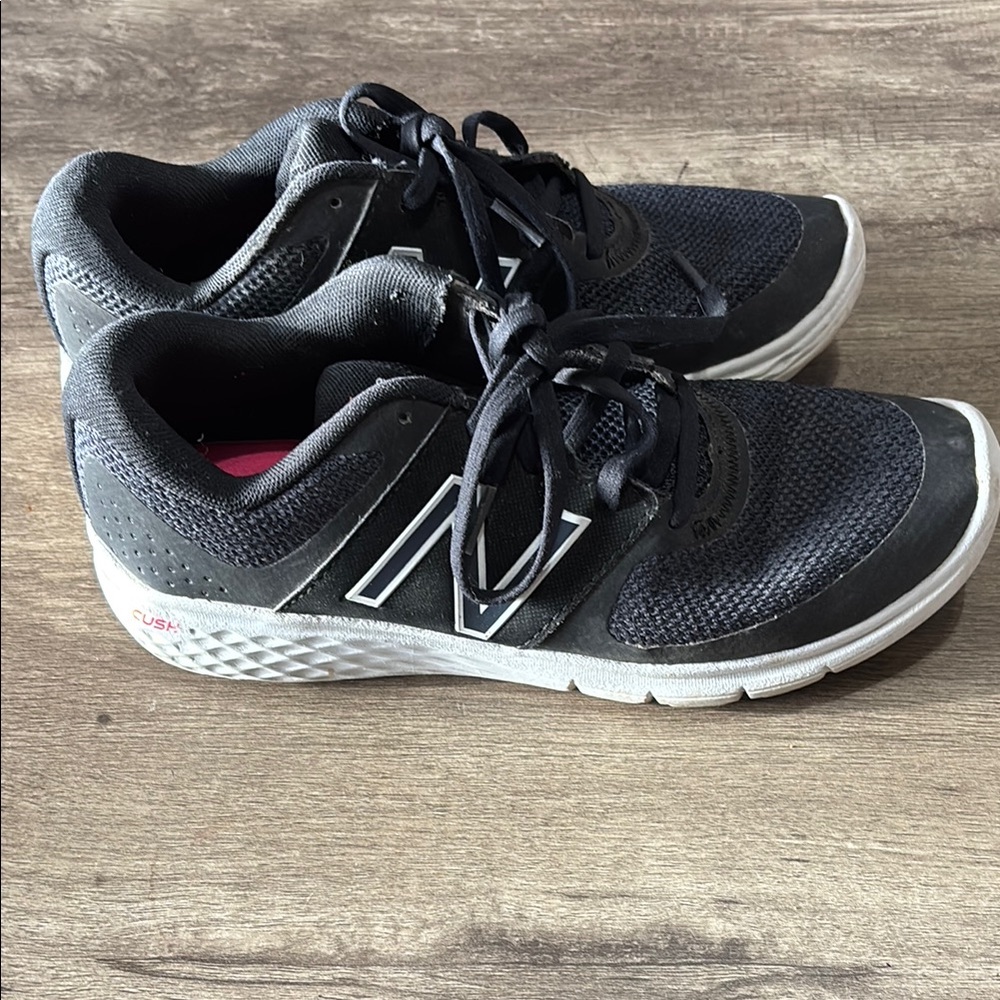 New Balance 365 black sneakers size 7.5